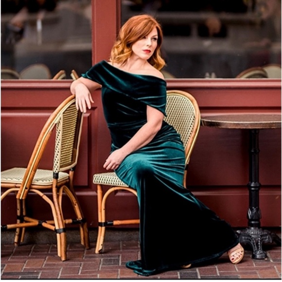 Vivo Lamu Knee Length Cold Shoulder Dress - Hunters Green main image 1